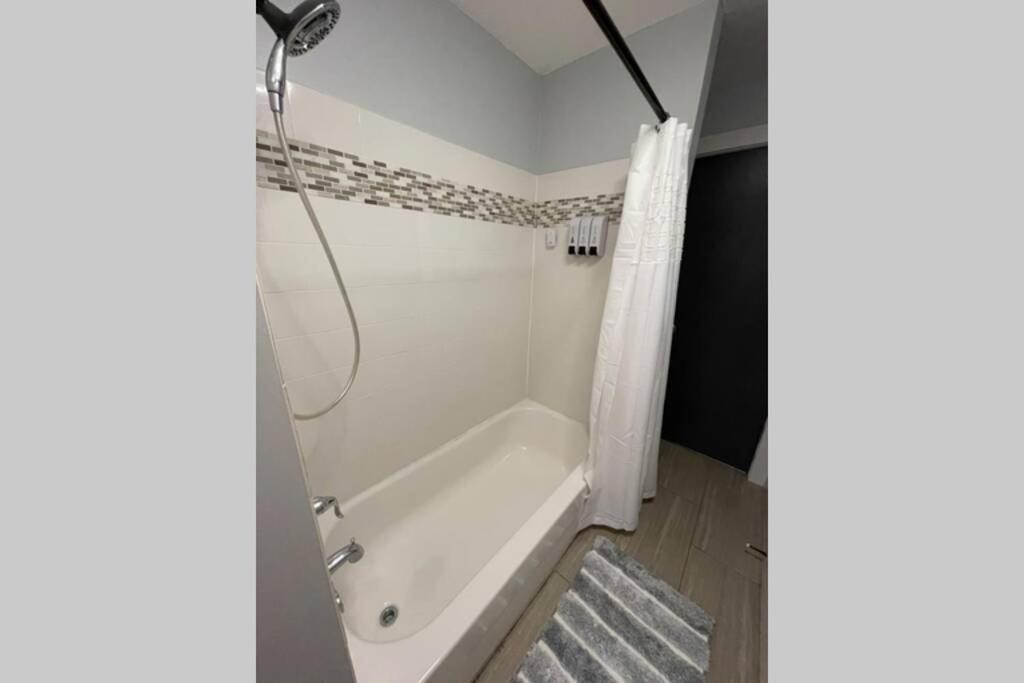 Industrial Brick Townhouse In Downtown Lancaster Villa ภายนอก รูปภาพ